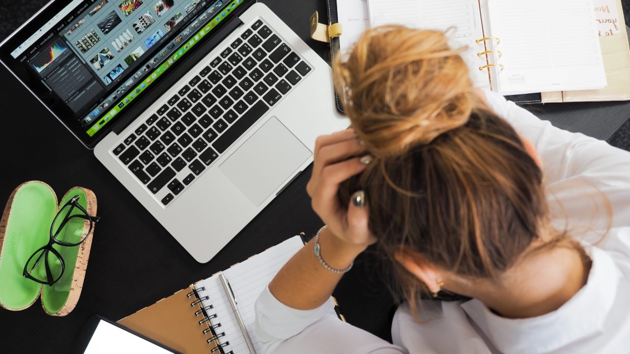 Mulheres sentem dificuldades em construir carreira na tecnologia, mostra pesquisa