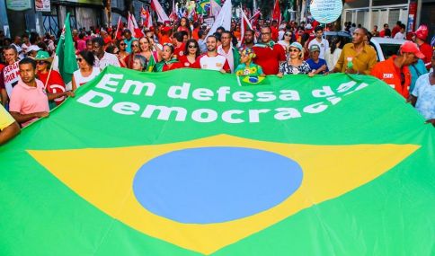 Em Salvador, trabalhadores e trabalhadoras manifestam posição contrária ao Impeachment