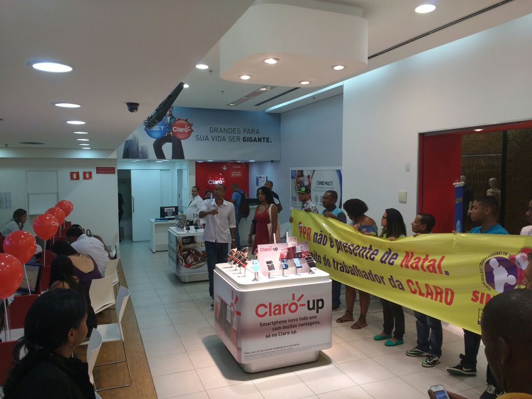 Dirigentes do Sinttel Bahia ocupam lojas da Claro em Salvador